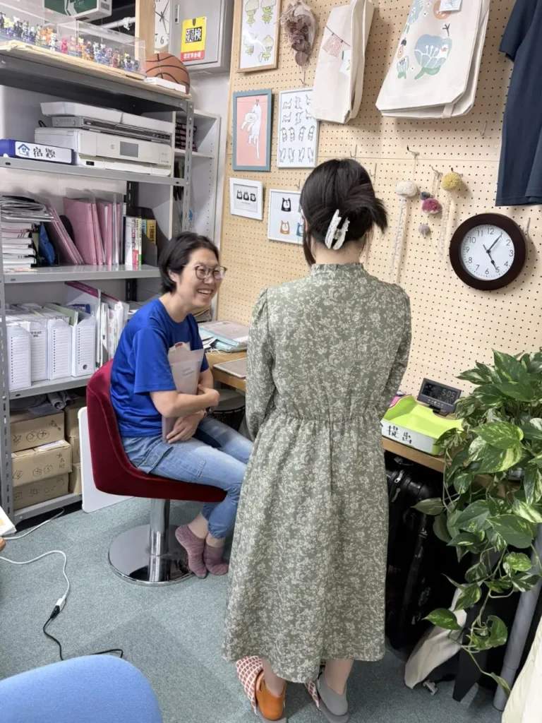 保護者のみの相談にも対応するビバ☆マナのスタッフ
